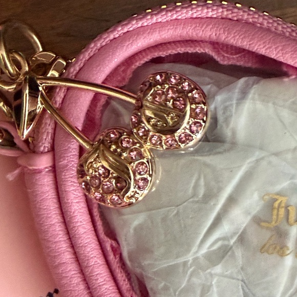 🍒Juicy Couture Exclusive🍒 RETRO JUICY CHERRY SHOULDER BAG - Picture 6 of 7